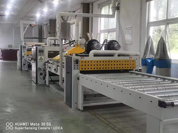 海螺樹脂板生產(chǎn)車間