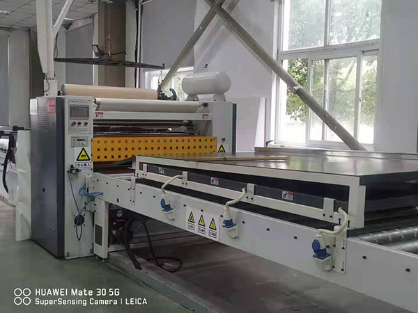 海螺樹脂板生產(chǎn)車間